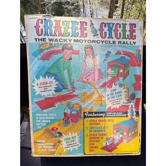 Rare 1966 Transogram CRAZEE CYCLE WACKY Motorcycle Rally Game Set Original Box. - Picture 3 of 16